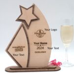 Moderne edle Trophäe, eigener Text oder Logo, aus wertvollem Nussbaum und feinem Ahorn - Personalisierte - Pokal - Auszeichnung - Elegant – Bild 2