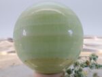 Große grüne gebänderte Calcit Edelsteinkugel, 64 mm – Bild 4