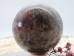 Große Rote Cordierit Edelsteinkugel, seltenes Fundstück, schöne Struktur, 83 mm – Bild 9