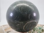 Große grüne Kalkstein Natursteinkugel aus der Kundlerklamm in Tirol Deutschland, 125 mm – Bild 4