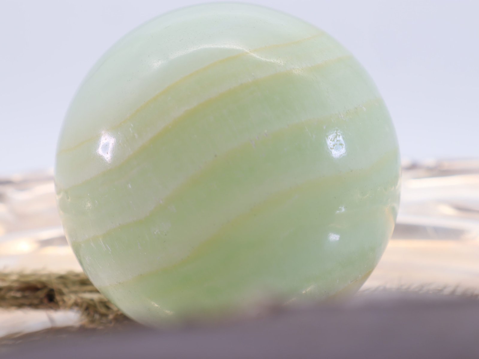 Große grüne gebänderte Calcit Edelsteinkugel, 61 mm