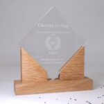 Moderner Acryl Award mit Holzsockel – personalisierbar & hochwertig – Bild 8