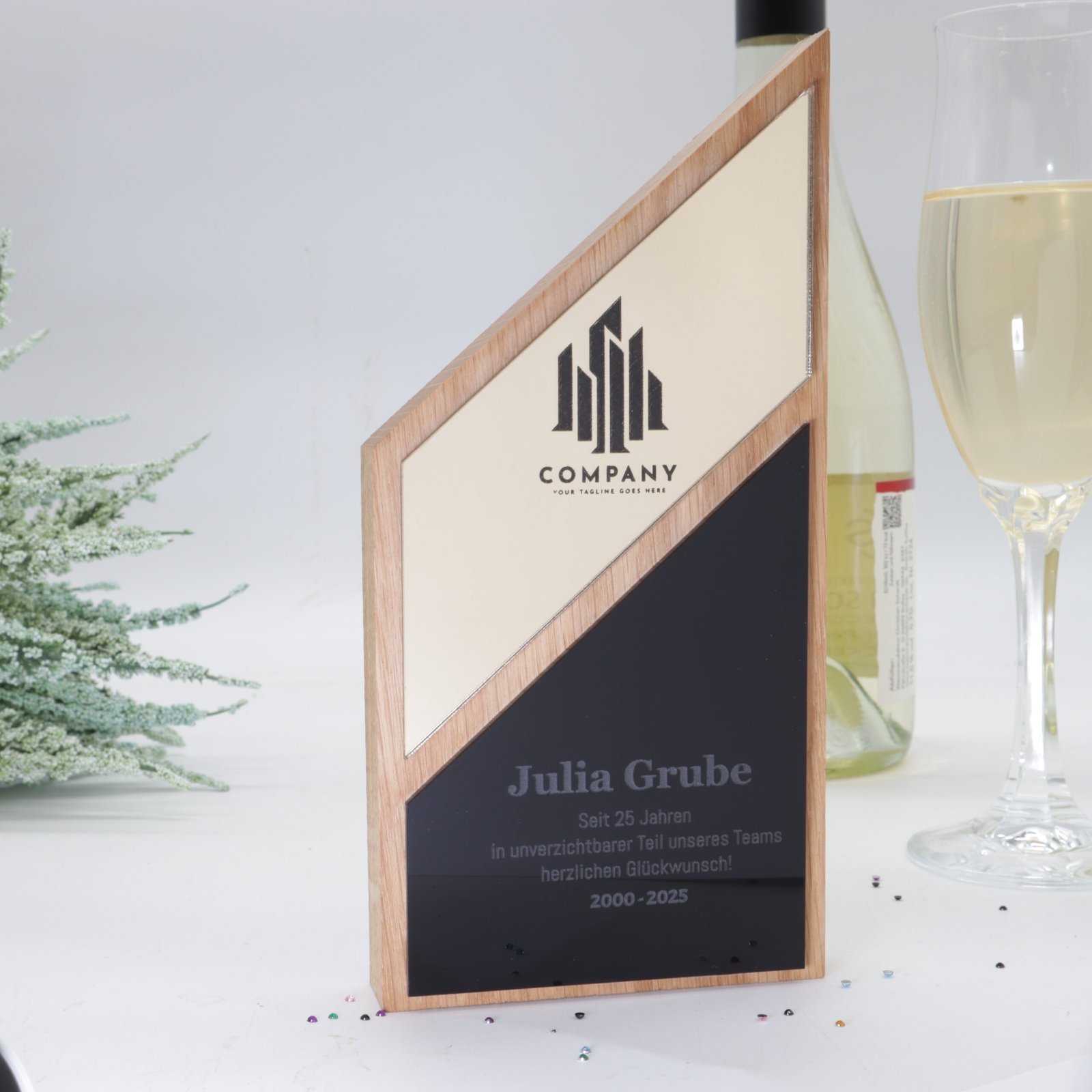 Personalisierte Trophäe aus Eichenholz mit Spiegel Acryl