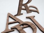 HOLZ BUCHSTABEN NUSSBAUM, natürliche Holzbuchstaben, Personalisierter Schriftzug
