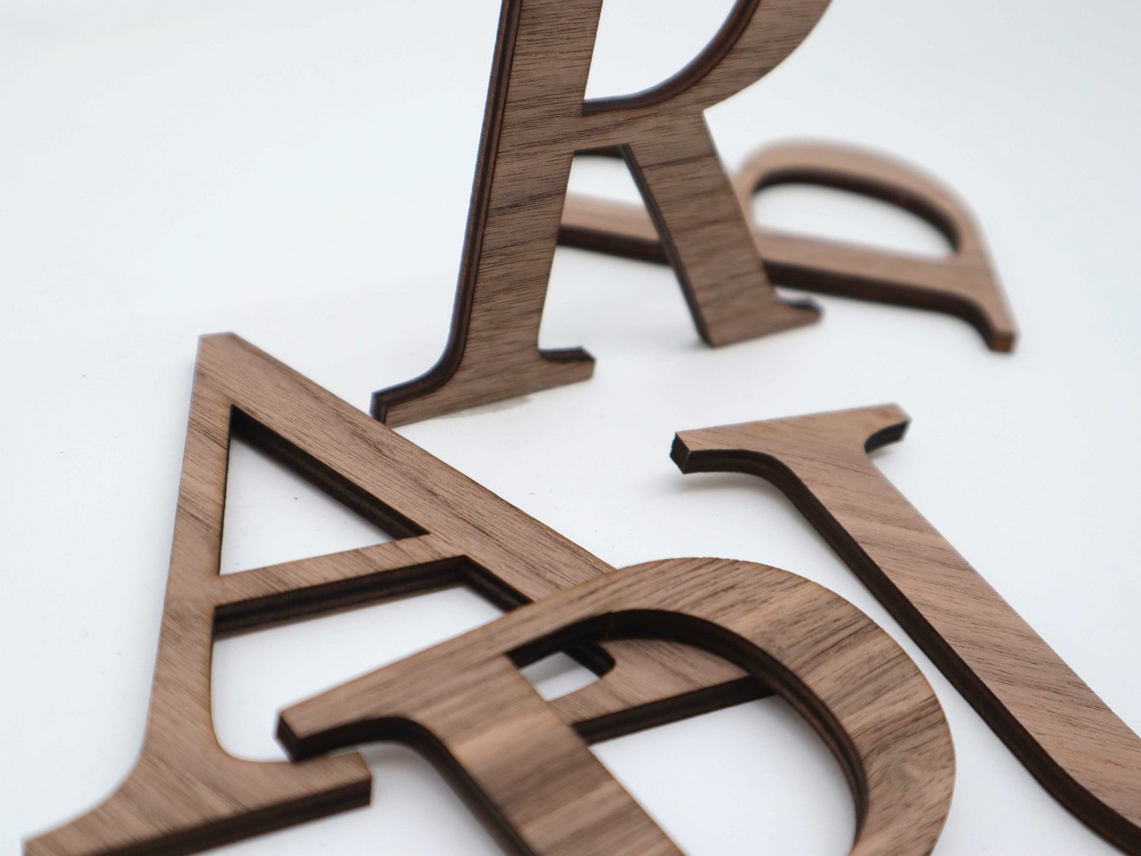 HOLZ BUCHSTABEN NUSSBAUM, natürliche Holzbuchstaben, Personalisierter Schriftzug