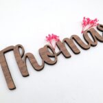 Namen als Schriftzug in Amerikanischen Nussbaum, personalisiertes Namenschild