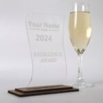 Moderne edle Trophäe Award, eigener Text oder Logo, Orden Medaille aus Nussbaum und Acryl - Personalisierter Pokal – Bild 3