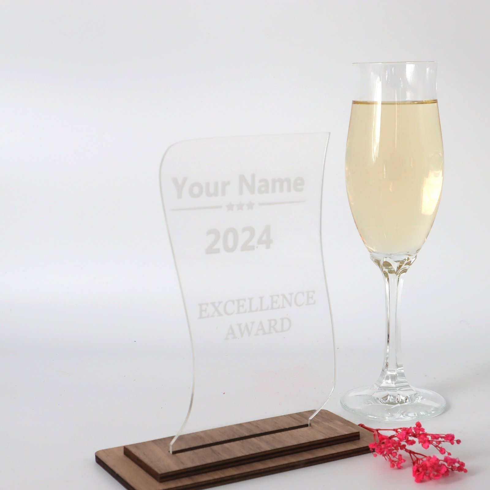 Moderne edle Trophäe Award, eigener Text oder Logo, Orden Medaille aus Nussbaum und Acryl - Personalisierter Pokal