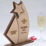 Moderne edle Trophäe, eigener Text oder Logo, aus wertvollem Nussbaum und feinem Ahorn - Personalisierte - Pokal - Auszeichnung - Elegant – Bild 5