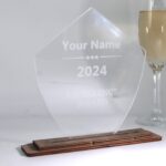 Moderne edle Trophäe Award, eigener Text oder Logo, Orden Medaille aus Nussbaum und Acryl - Personalisierter Pokal - Auszeichnung – Bild 2