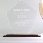 Moderne edle Trophäe Award, eigener Text oder Logo, Orden Medaille aus Nussbaum und Acryl - Personalisierter Pokal - Auszeichnung – Bild 7