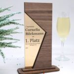 Personalisierte Trophäe aus Nussbaumholz mit Spiegel‑Acryl – Gravur, Logo oder Text – Moderner Pokal & Medaille – Elegante Auszeichnung