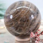 Große Schwarze Mondstein Edelsteinkugel mit wunderbarem Farbspiel