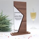 Personalisierte Trophäe aus Nussbaumholz mit Spiegel‑Acryl – Gravur, Logo oder Text – Moderner Pokal & Medaille – Elegante Auszeichnung – Bild 2