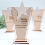 Moderner edler Holz-Award und Trophäe, eigener Text oder Logo – Bild 2