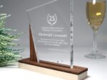 Repräsentativer Award, Trophäe, Auszeichnung aus Acrylglas und Nussbaum – Bild 5