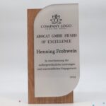 Personalisierter Pokal und Trophäe, massives Eichenholz und Acryl Plakette – Bild 3