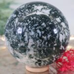 Dunkel Grüne Moosachat Edelsteinkugel, 79mm – Bild 3