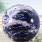 Sodalit Edelsteinkugel in Königsblau - hohe Qualität 60 mm – Bild 5
