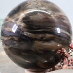 Große Versteinertes Holz Edelsteinkugel aus Deutschland, Kieselholz, Braun, 83mm – Bild 7